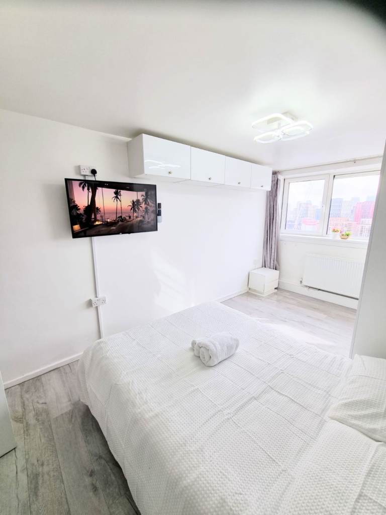 Clean Modern Double Bedroom available