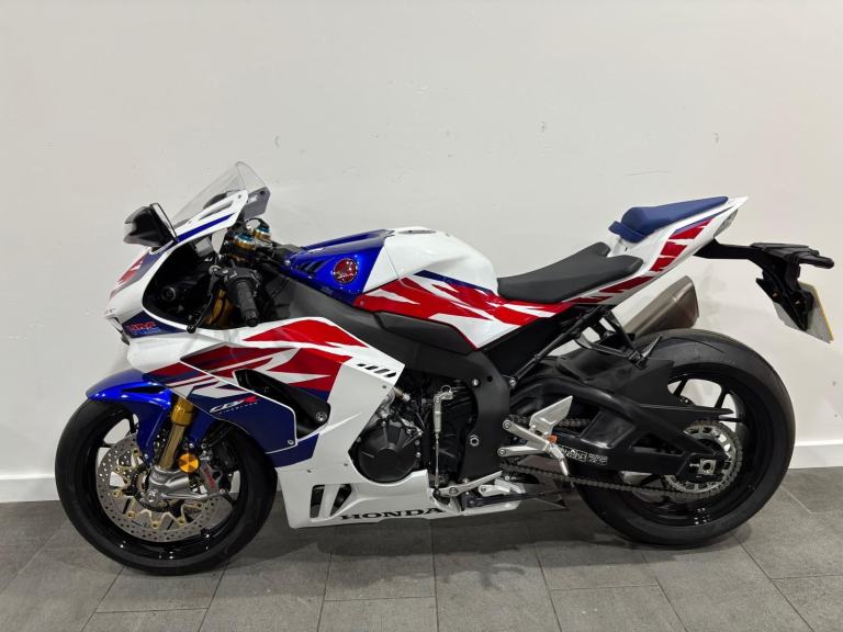 2025 Honda Fireblade CBR1000RRR SP, 30th Anniversary #1703, Warranty until 09/31