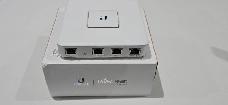 Ubiquiti UniFi Security Gateway (USG) Gigabit Enterprise Router | VPN | Firewall | UniFi Controller
