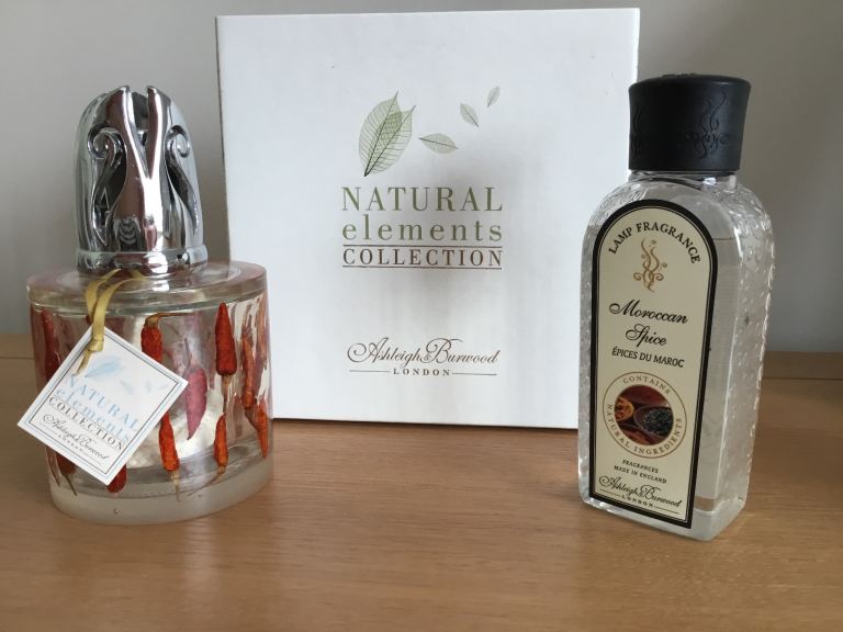 Ashleigh & Burwood Red Hot Chillies Oil Lamp with Moroccan Spice Lamp Fragrance