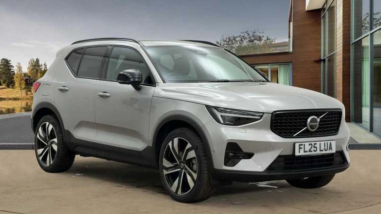 2025 Volvo XC40 2.0 B4P Ultra Dark 5dr Auto ESTATE PETROL Automatic