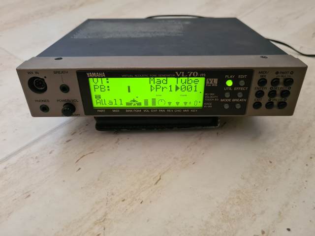 YAMAHA VL70-m 音源モジュール他になります。 Yamaha VL70-m Tone Generator & WX11 Wind MIDI Controller | in