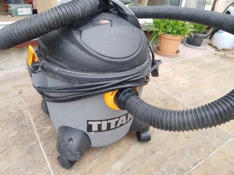Titan TTB350VAC Wet/Dry Vacuum Cleaner