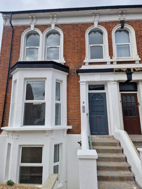 LARGE ONE BEDROOM FLAT THORNTON HEATH/SELHURST SE25