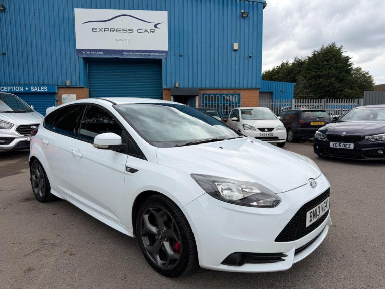 2013 Ford Focus 2.0T ST-2 5dr HATCHBACK PETROL Manual
