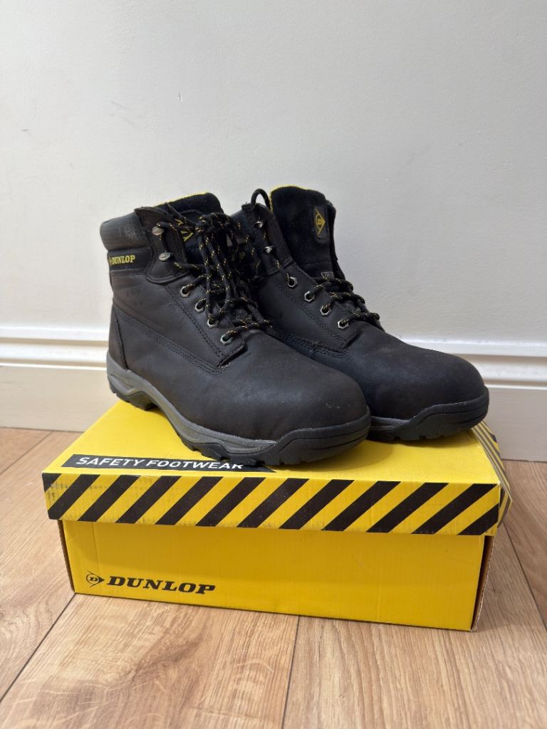 Dunlop Black Safety Boots UK 10.5 –good condition 