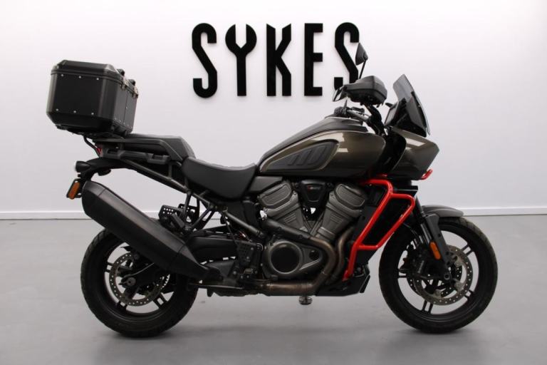 2021 Harley-Davidson RA1250 Pan America in Gauntlet Grey Metalic 