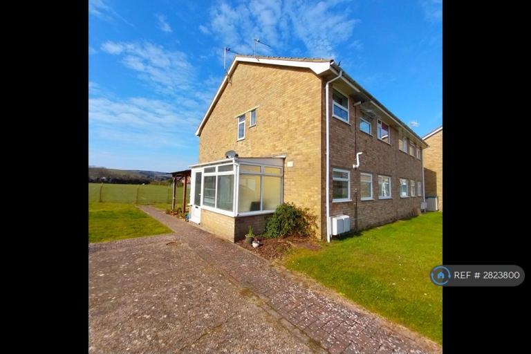 2 bedroom flat in Huggetts Lane, Eastbourne, BN22 (2 bed) (#2823800)