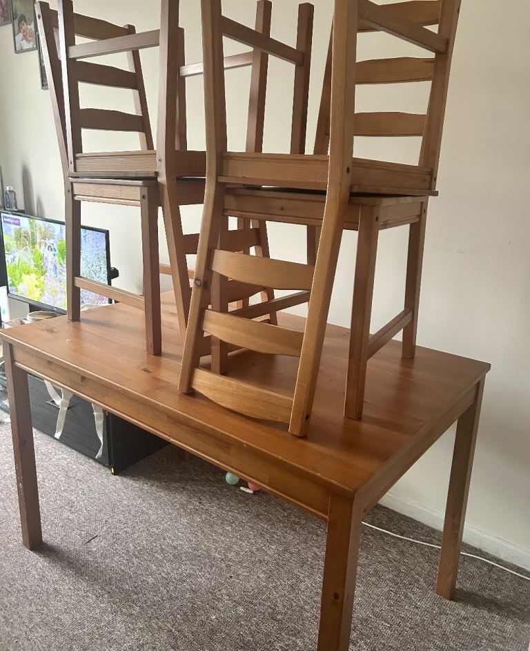 Wooden Dining Table and 4 Chairs – Good Condition