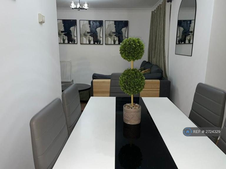 2 bedroom flat in West Lodge, London, E16 (2 bed) (#2724329)
