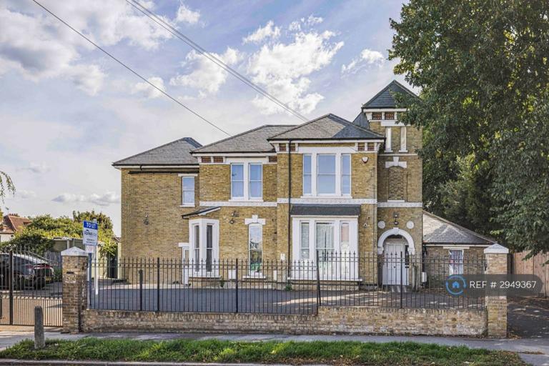 2 bedroom flat in South Croydon, South Croydon,Purley, Sanderstead, East Croyd (2 bed) (#2949367)