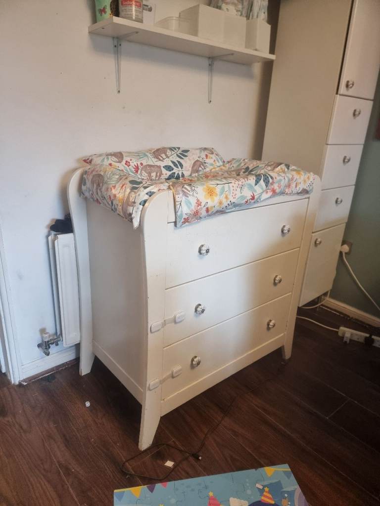 Nappy changing table with drawers