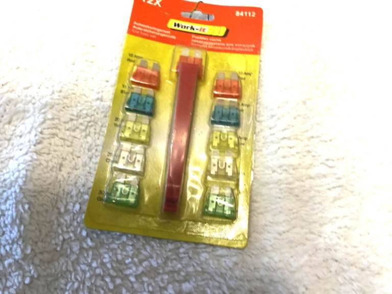 New Pack of 11 Car Fuses with Fuse Holder 10 amp to 30 amp