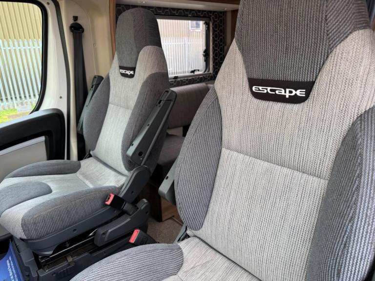 SWIFT ESCAPE 695 - 2017