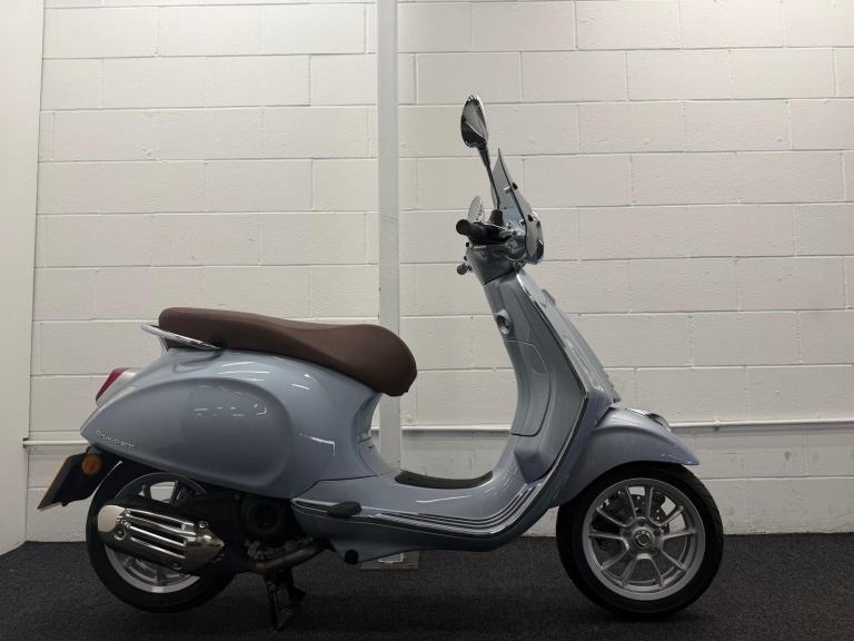  PIAGGIO VESPA PRIMAVERA 50** GRAB RAIL -DIGITAL GAUGE -MOT TILL NOVEMBER 2027**