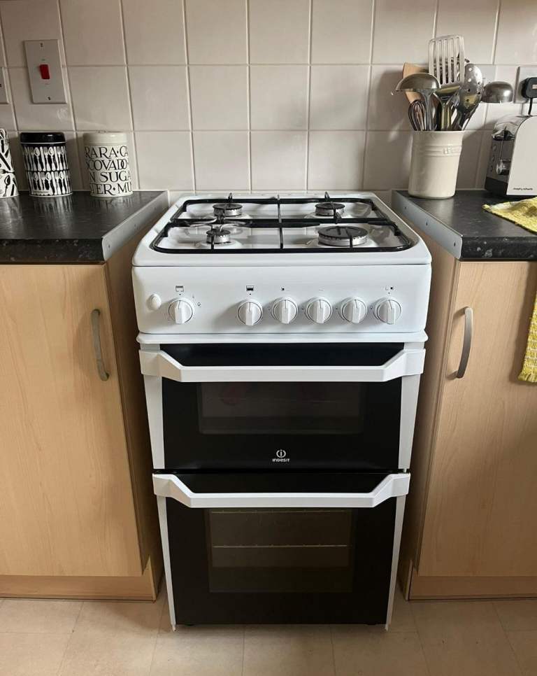 Indesit  50 cm Freestanding Gas Cooker with Double Oven – White