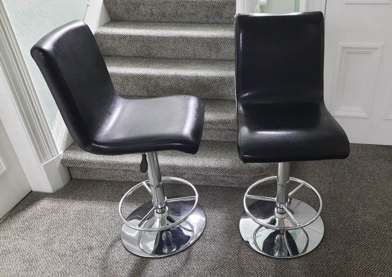 2 Bar Stools