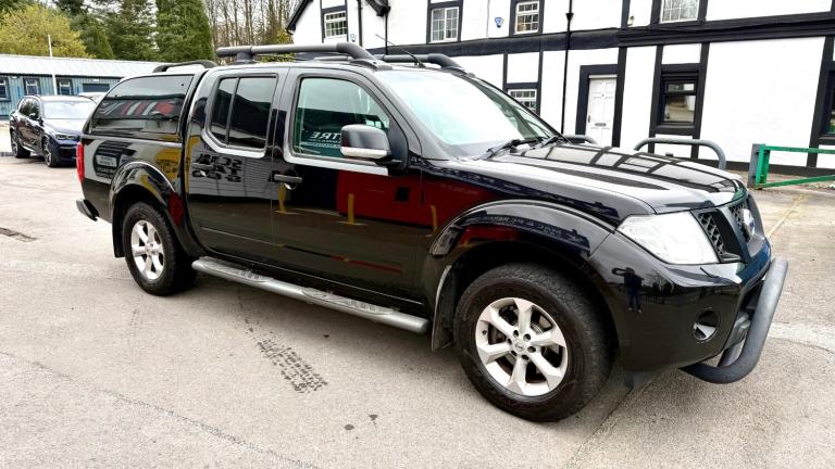 2013 Nissan Navara Double Cab Pick Up Tekna 2.5dCi 190 4WD PICK UP Diesel Manual