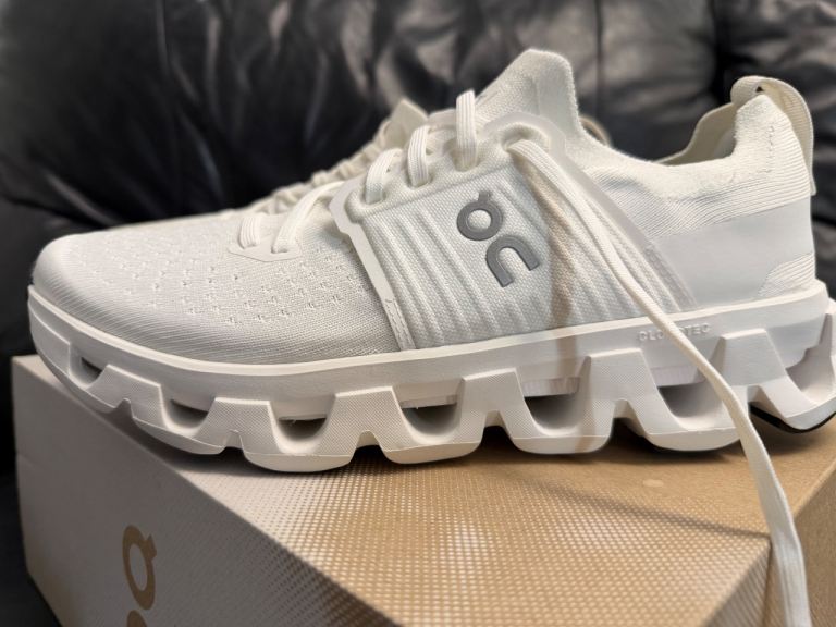 ON RUNNING Cloudswift 4 Men's White UK SIZE 8.5 Trainers RRP £150