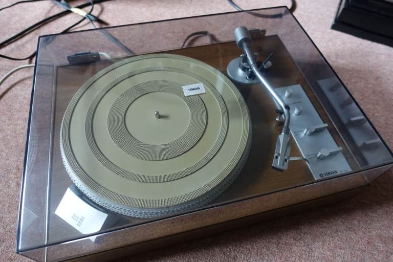 Yamaha YP-511 Direct Drive Turntable with Shure Cartridge