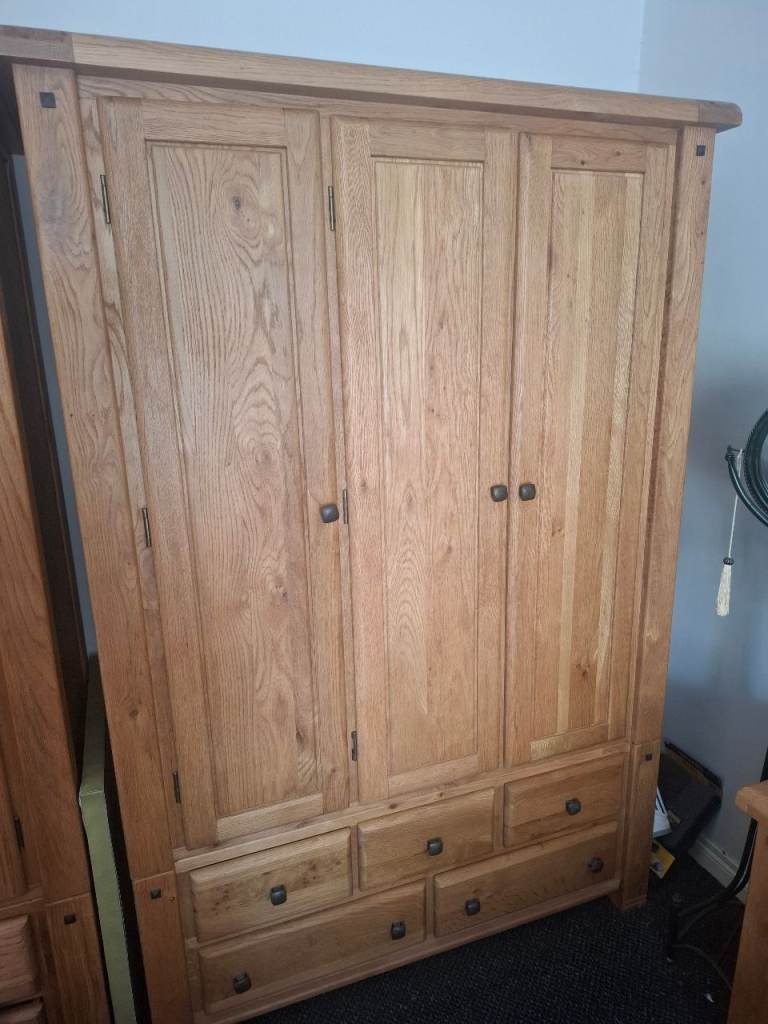 Donny Honeybee Oak triple Wardrobe