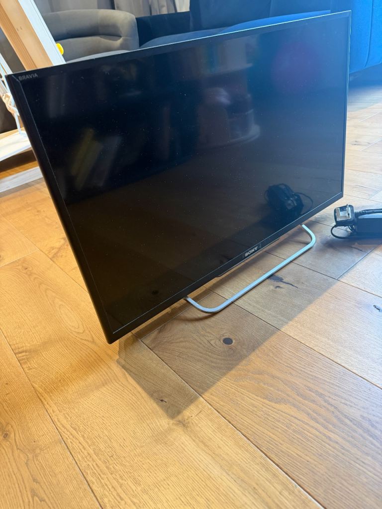 Sony BRAVIA 32 inc smart TV extra slim