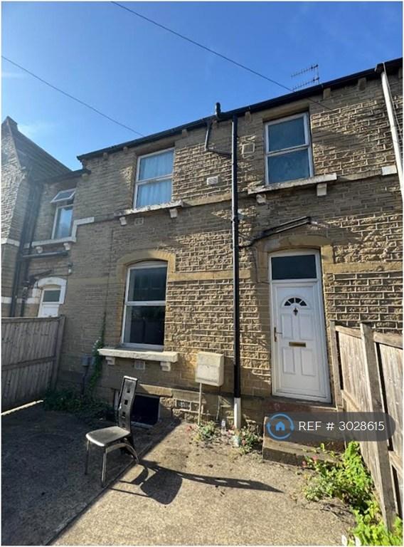 2 bedroom house in Laburnum Terrace, Huddersfield, HD1 (2 bed) (#3028615)