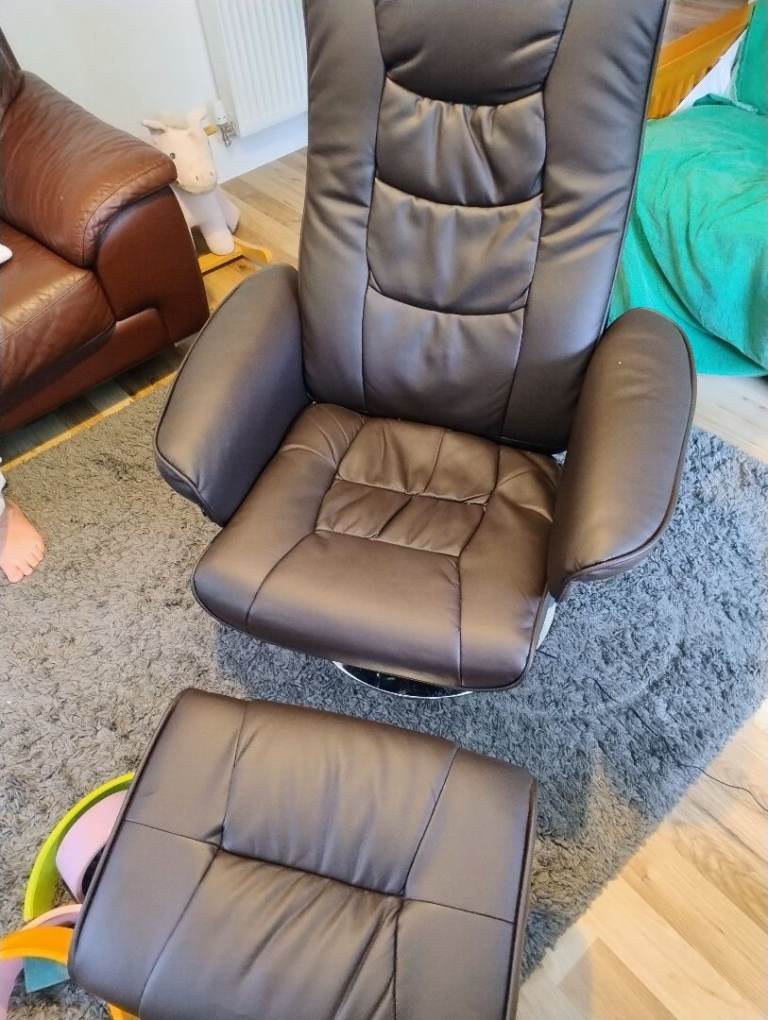 2x reclining heated massage chairs (matching)