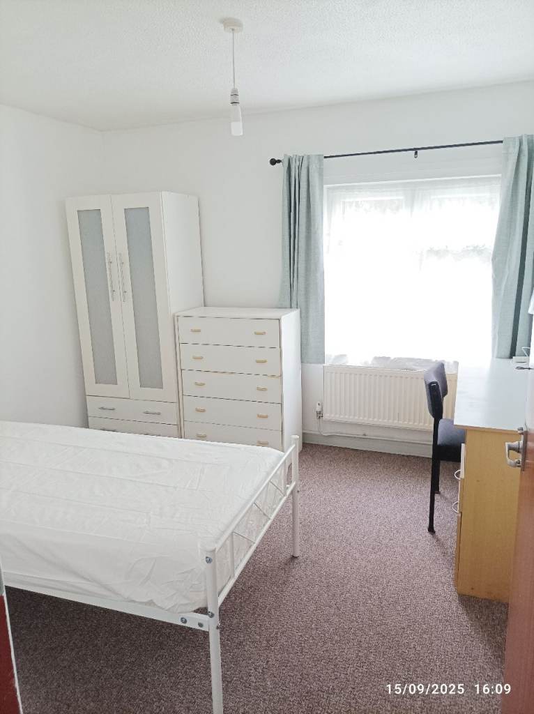 A big single room to rent CB1 3TU 