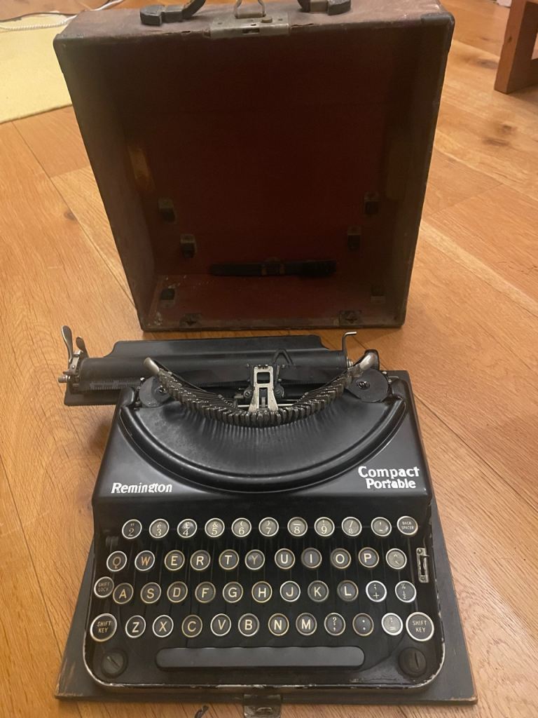 Vintage Remington Compact Portable Typewriter