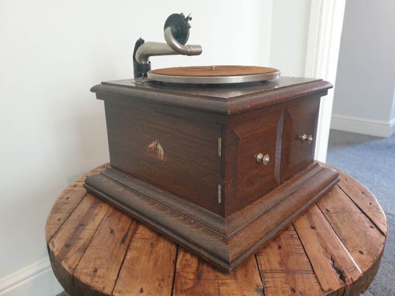 Rare model 1903 oak gramophone 