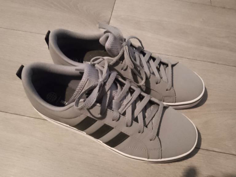 ADIDAS TRAINERS SIZE 9