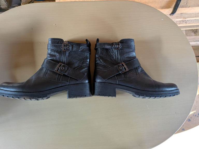 Ladies size 5 motorcycle boots 