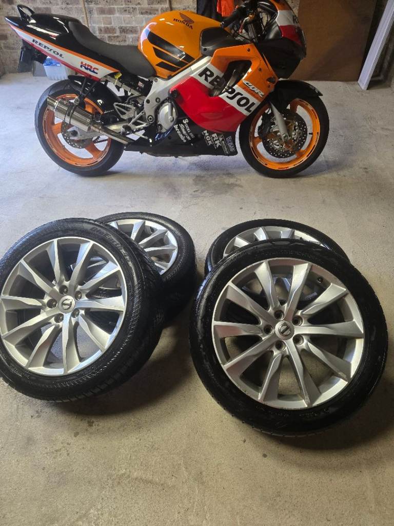 Genuine Volvo 18" 10-Spoke Turbine Silver alloy wheels