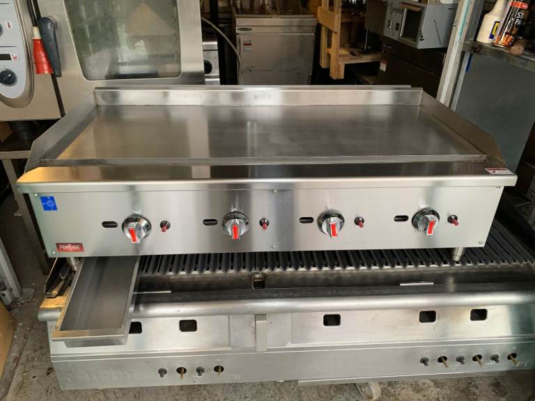 NEW GAS 4 FEET FLAT GRIDDLE  CATERING COMMERCIAL KITCHEN EQUIPMENT CAFE KEBAB CHICKEN BBQ RESTAURANT