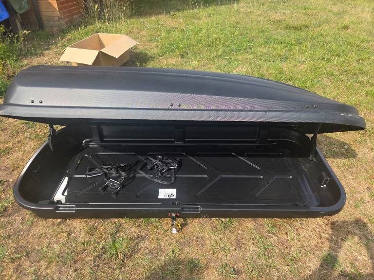 Quest 430 litre roof box.