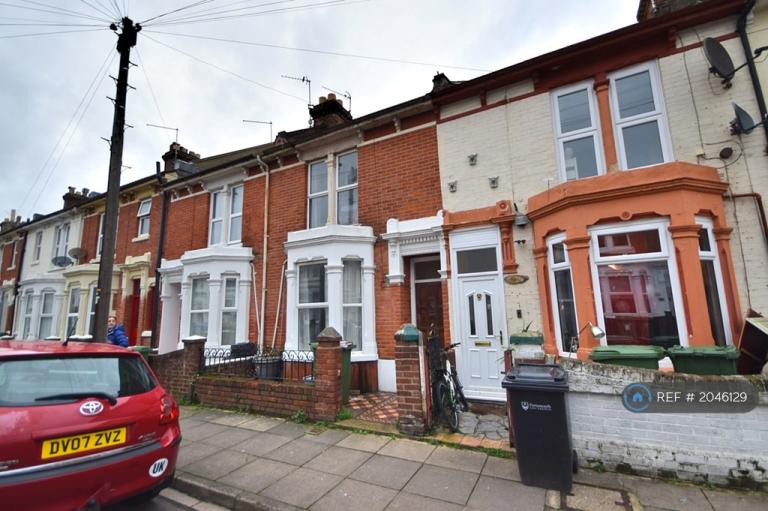 4 bedroom house in Manners Road, Southsea, PO4 (4 bed) (#2046129)