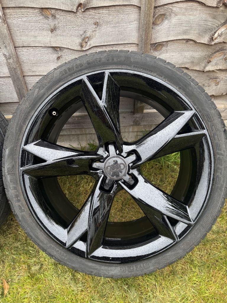 19” alloy wheels
