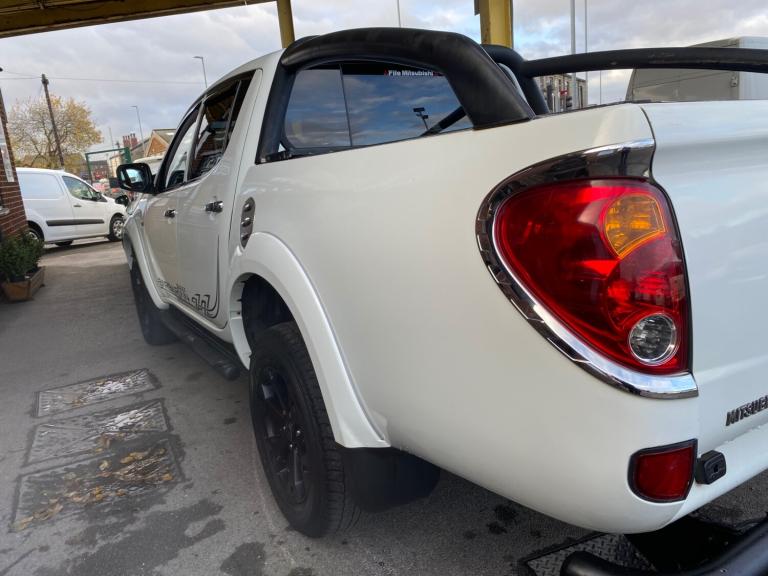2014 Mitsubishi L200 Barbarian black Pickup Diesel  Manual