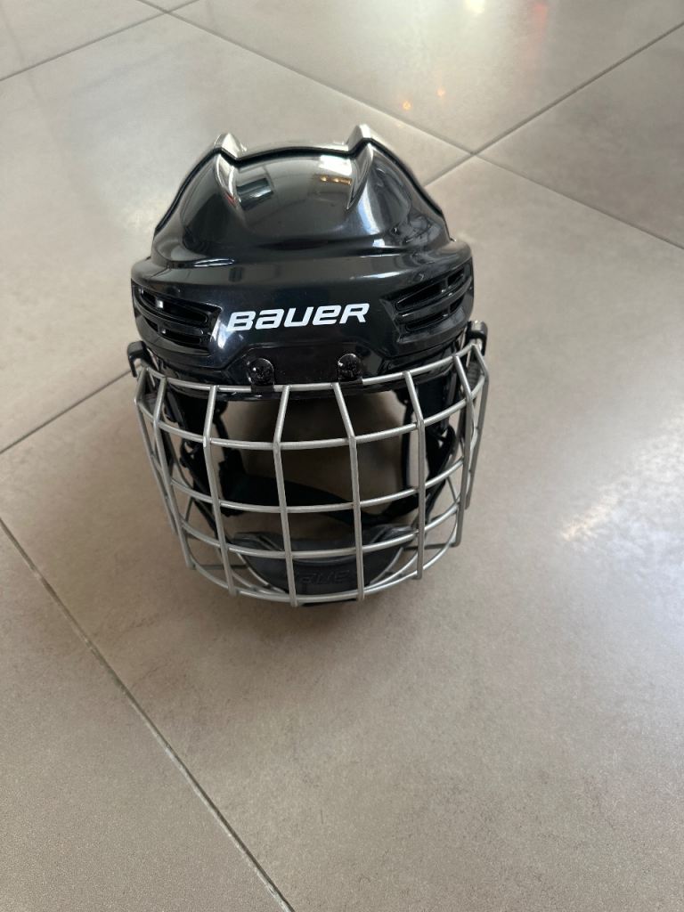 Bauer Hockey Helmet with Cage – Black, Good Condition
