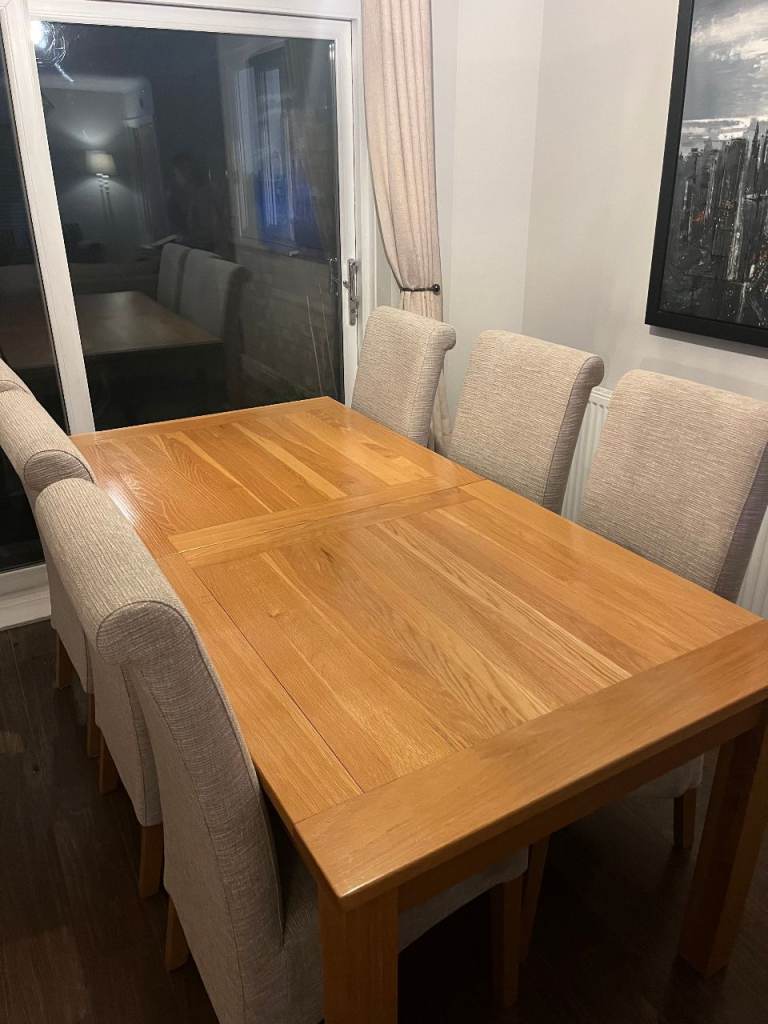 Oak Dinning Table (Extendable) & 6 Chairs