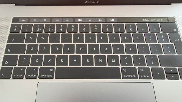MACBOOK PRO