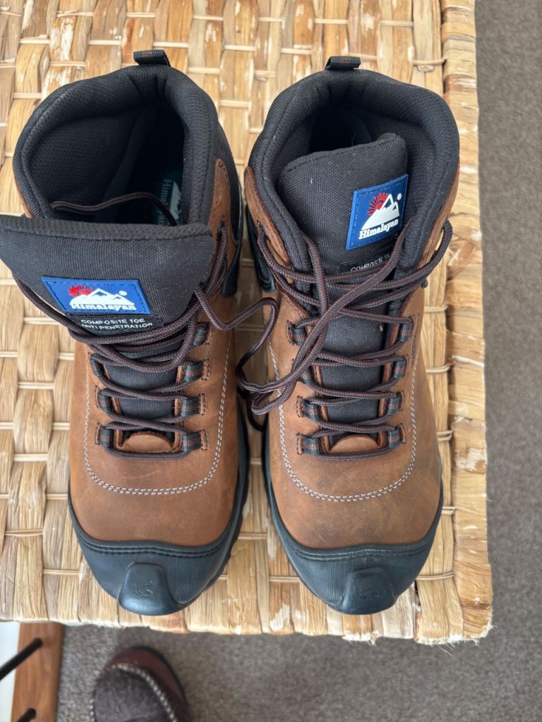 Safety boots 