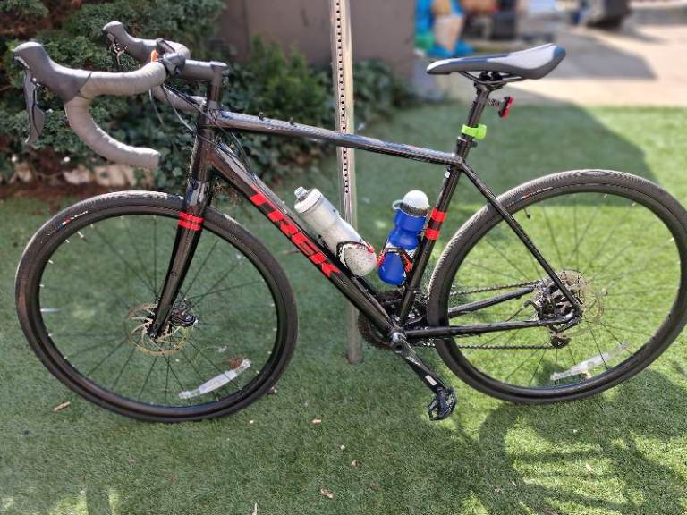 Trek Road Bike – Black Frame, Excellent Condition, Just Ride Away