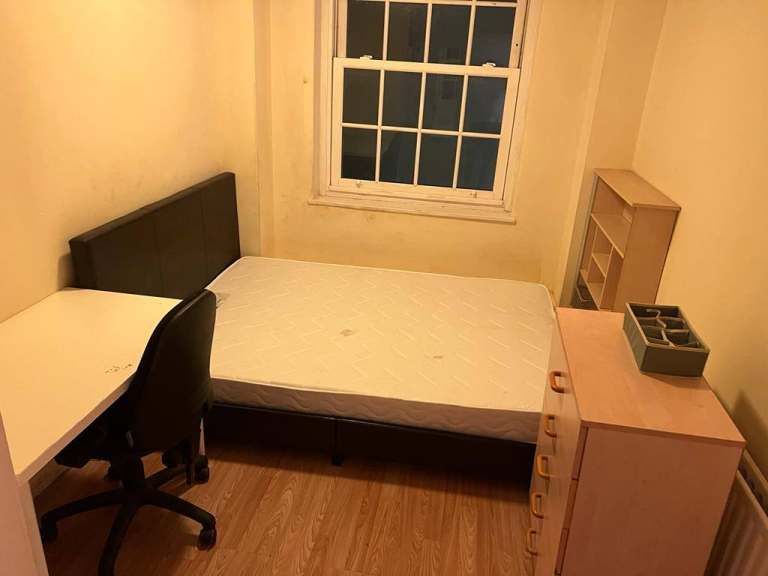 Cosy Double Room in Gay Friendly Flat Share in Vauxhall, Available Now