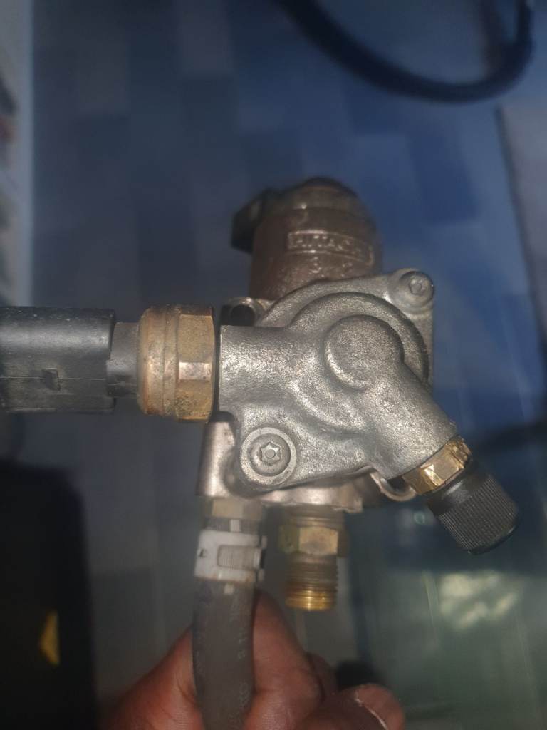 MK5 GOLF GTI PETROL PUMP