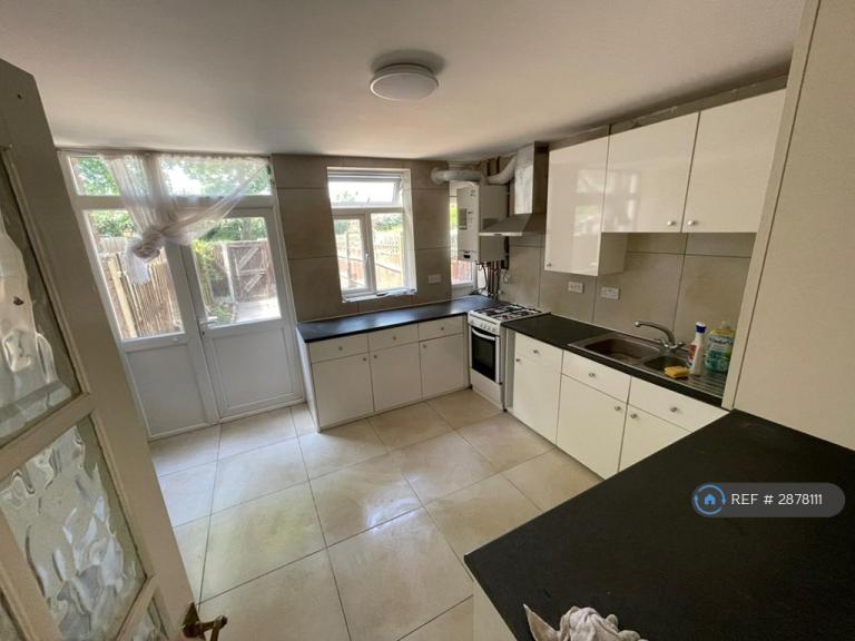4 bedroom house in Tawney Road, London, SE28 (4 bed) (#2878111)