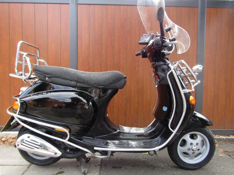 PIAGGIO VESPA ET4 125CC * ULEZ  SCOOTER * ONLY 13,500 * ALL THE ACCESSORIES *