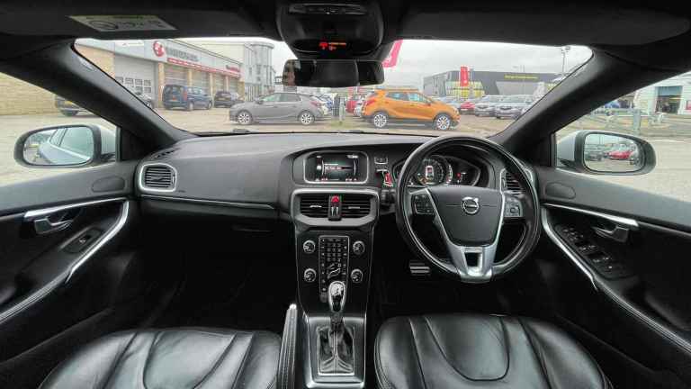 2017 Volvo V40 2.0 D3 R-Design Pro Hatchback