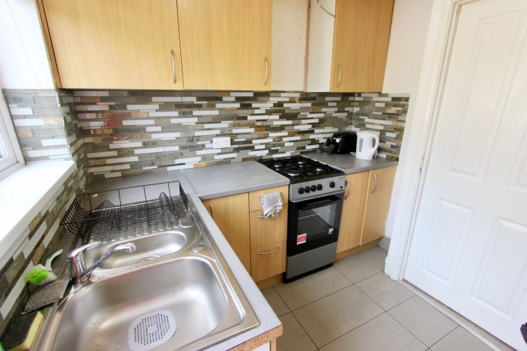 EXCELLENT LOCATION. HATFIELD TOWN CENTRE AL10. Room AvAiLaBlE NOW 